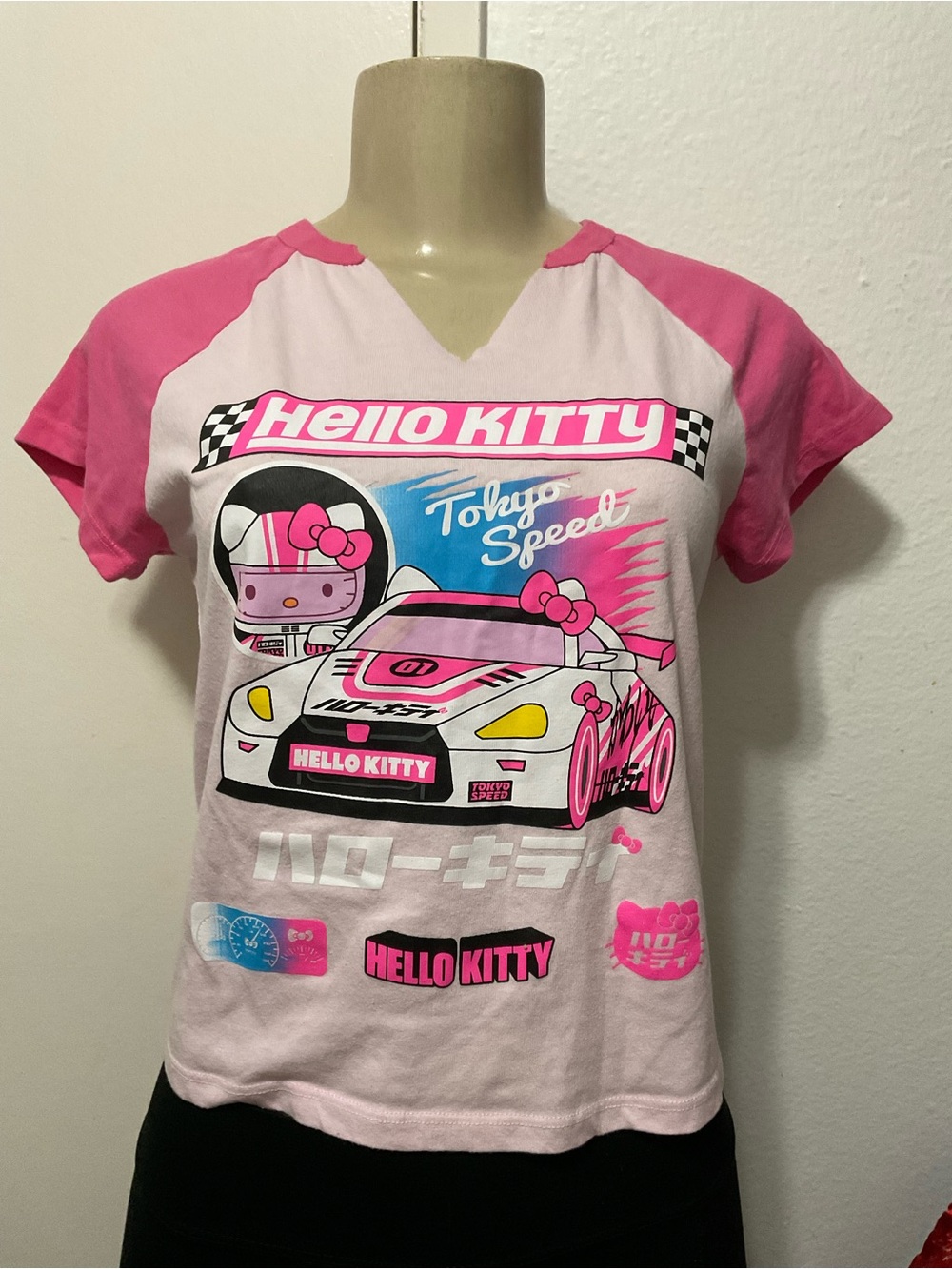 Hybrid women’s Hello Kitty Pink Racing Graphic Tee size xs